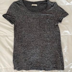gray abercrombie & fitch t-shirt
